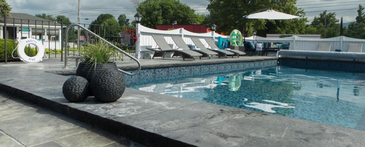 Knotty Pine Motel Bennington Bagian luar foto